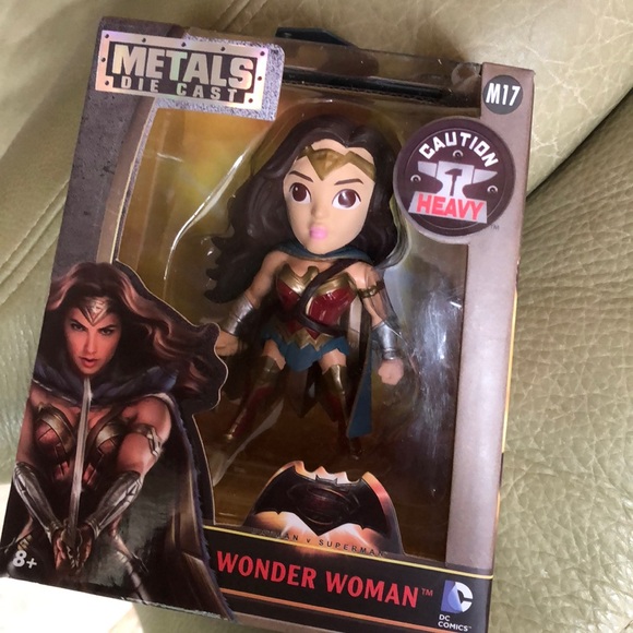 Wonder Woman DC Die Cast Figure/New - Picture 1 of 6